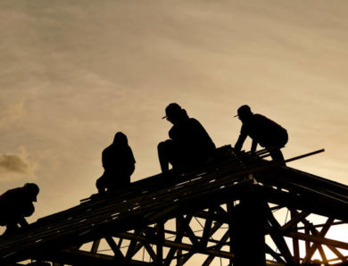 Charpentier à Lyon : Comment Bien Préparer son Chantier Avant l’Intervention