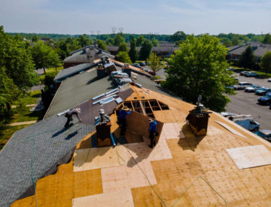 Une toiture métallique posée par un ferblantier couvreur à Genève est-elle plus chère qu’une toiture en tuiles ?