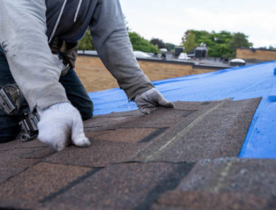 Faut-il verser un acompte avant les travaux d’un ferblantier couvreur à Genève ?
