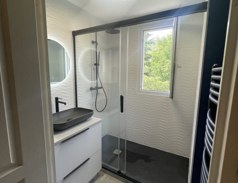 Comment choisir une entreprise spécialisée dans la rénovation salle de bain à Sathonay-Village pour un projet clé en main ?